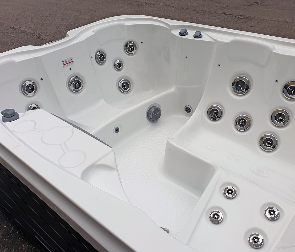 Гидромассажный спа-бассейн JNJ Spas Elegant Vegas SPA-355 / Выставочный образец (рис.6) Гидромассажный спа-бассейн JNJ Spas Elegant Vegas SPA-355 / Выставочный образец (рис.6)