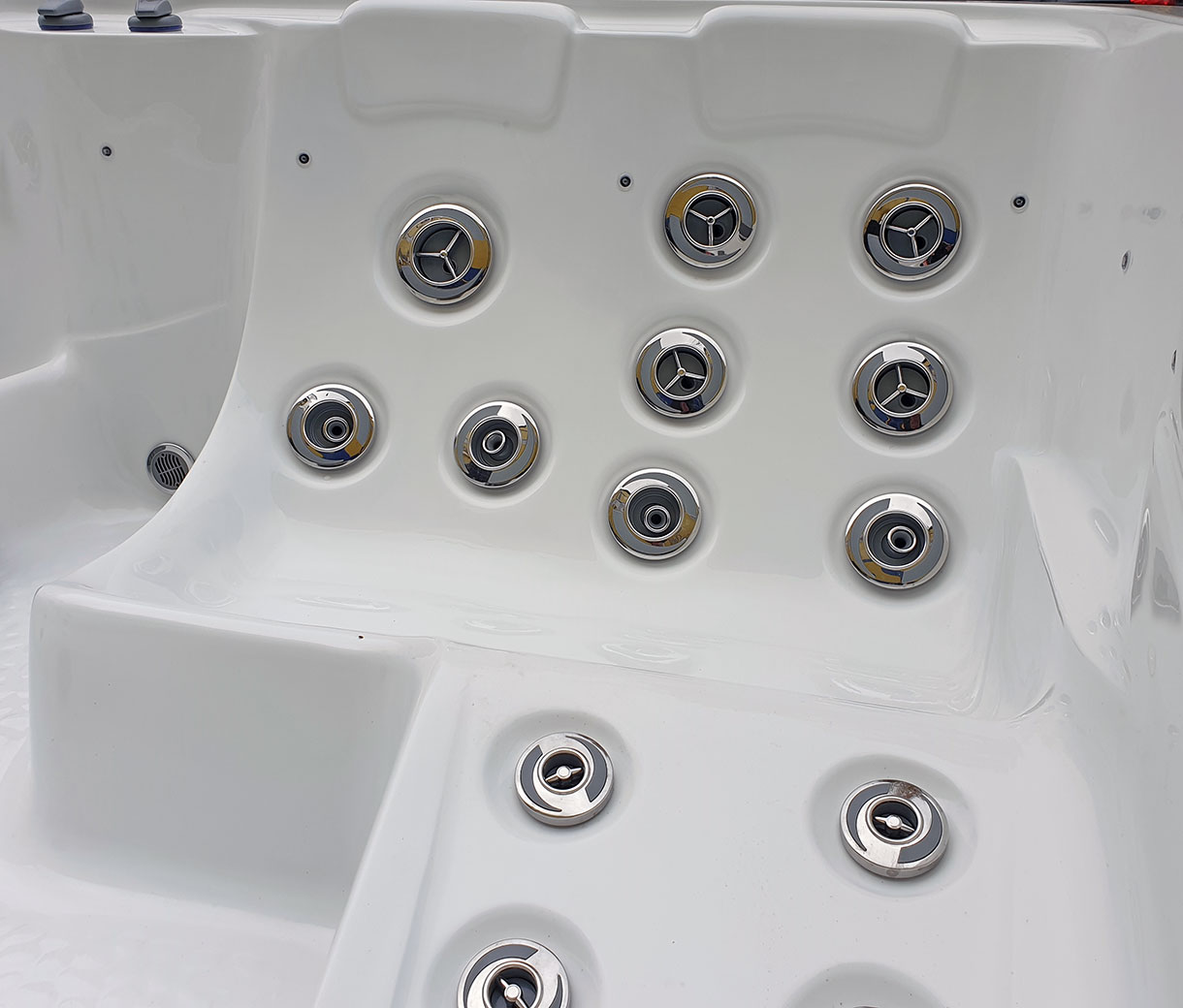 Гидромассажный спа-бассейн JNJ Spas Elegant Vegas SPA-355 / Выставочный образец (рис.5) Гидромассажный спа-бассейн JNJ Spas Elegant Vegas SPA-355 / Выставочный образец (рис.5)