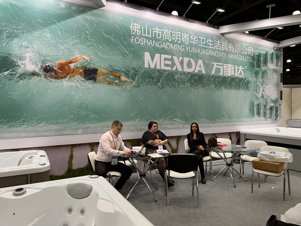 Владимир Молчанов генеральный-директор компании Биотроника дает интервью для выставки Aquaflame